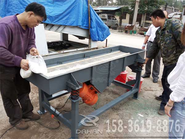 玻璃纖維直線(xiàn)振動(dòng)篩